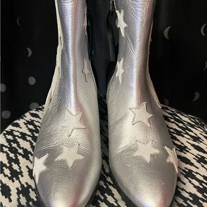 The Original Bolt-silver/wht./blk. Size 71/2 Made in N. Y.